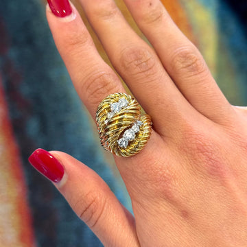 KURT WAYNE Bypass Shrimp Gold Diamond 1.65ct Ribbed Dome Ring 18K Yellow Gold