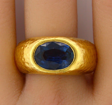 GIA Certified 3.75 CT Blue Sapphire Vintage Hammered 18K Yellow Gold Ring