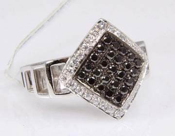 Black Diamond and White Diamond 18k White Gold Ring 7 Grams Size 6.5