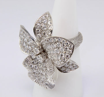 Orianne Collins 18k White Gold Tremblant Leaf Natural Diamond Ring F-G/VS1-VS2