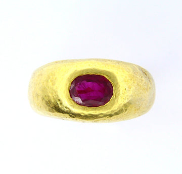Vintage 1.85 ct Natural Ruby 18K Yellow Gold Men's Hammered Ring 12.8 grams