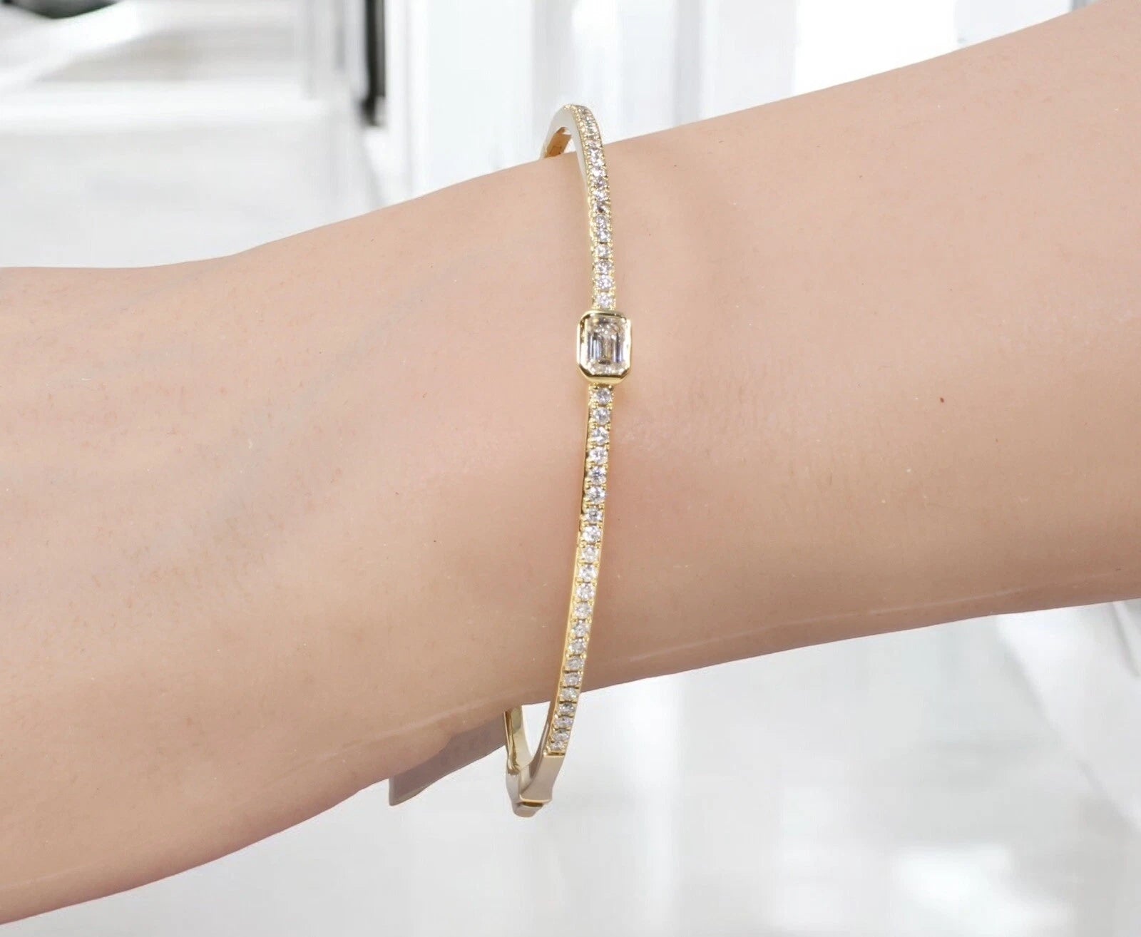 14k Yellow Gold Diamond Delicate Elegant Ladies Bracelet Bangle 0.7 ctw size 6.5