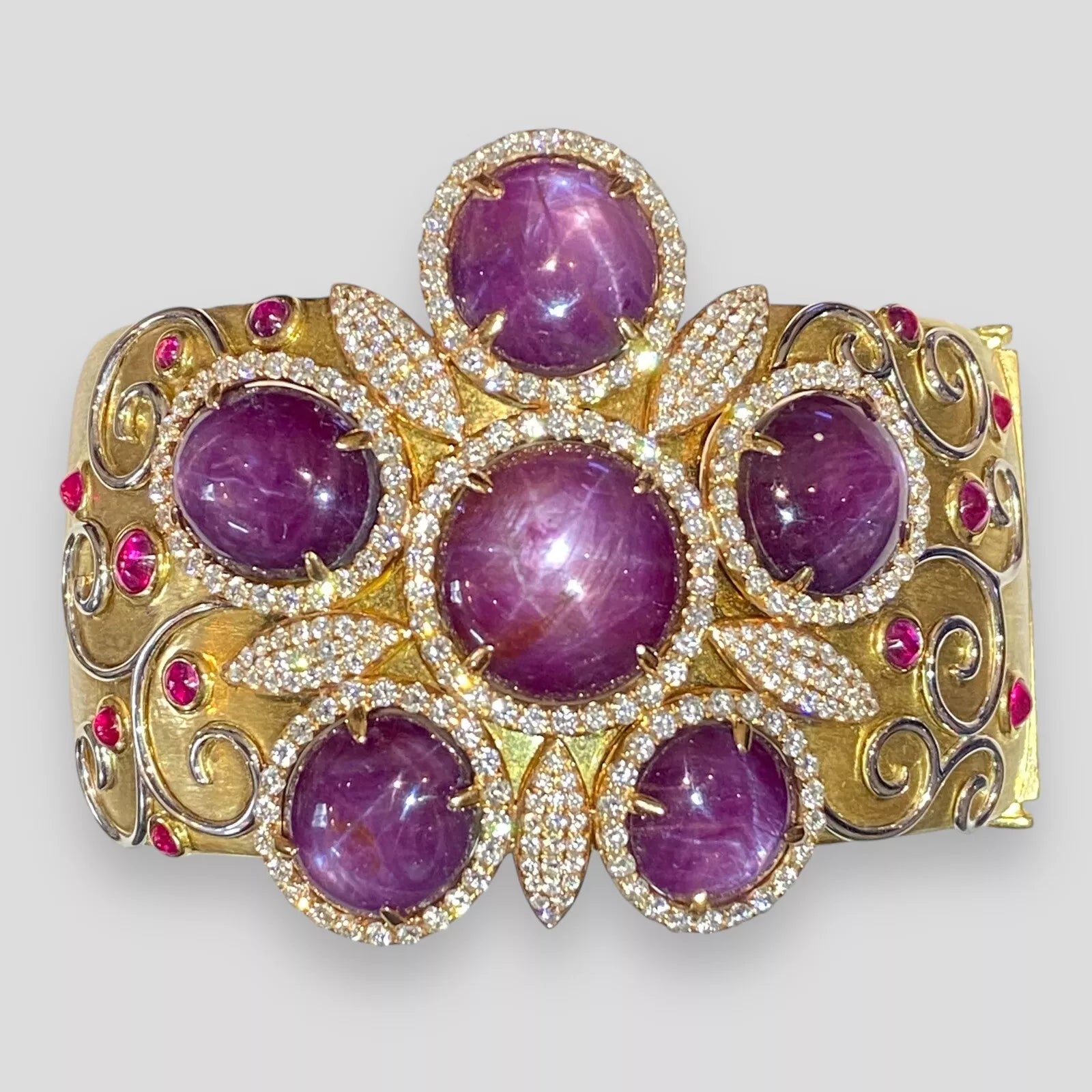 Large Vintage 18k Yellow Gold Ruby Star Flower 5.50ct Diamond Bracelet 113 Grams 