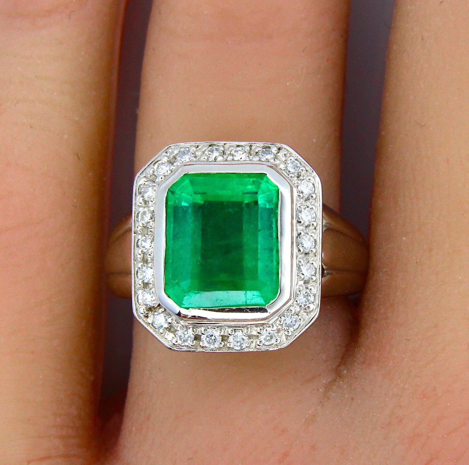 Estate Platinum 3.26 ct Natural Colombian Green Emerald Diamond 0.30ct Ring 